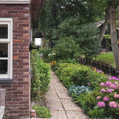 Уличный настенный светильник Apeyron Леда 11-11ЧЕР